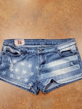 1st Kiss 💋 American Flag Distressed Denim Shorts – Size 13